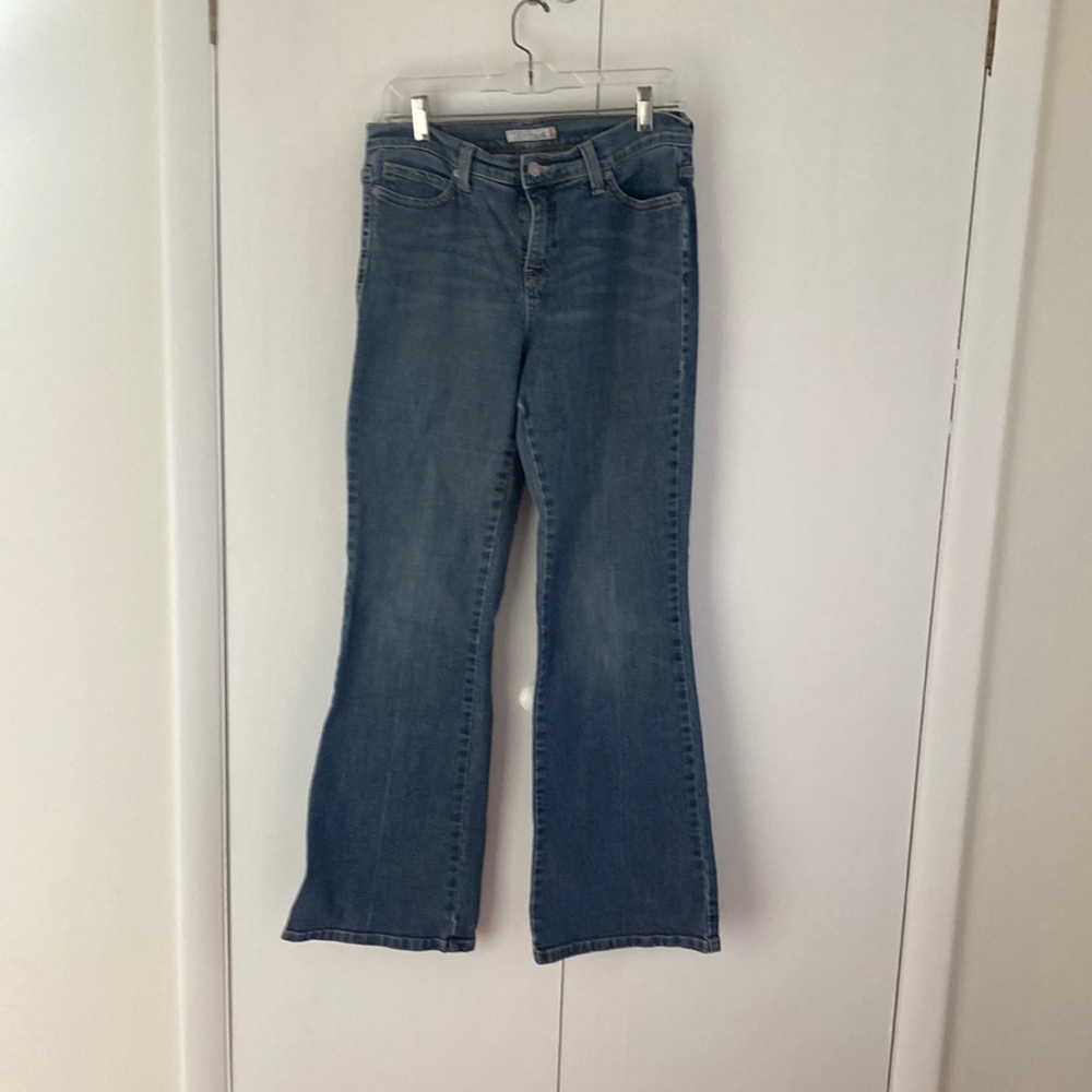 Levi’s size 10 Perfect Slimming Flare 548